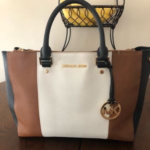 Michael Kors tote.